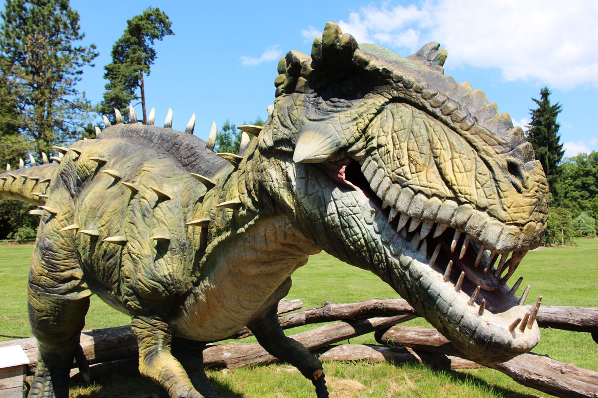 t-rex-arboretum-dinozavri